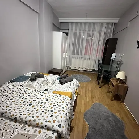 Kadikoy Merkezde Denize Yakin 3 Yatak Odali Daire