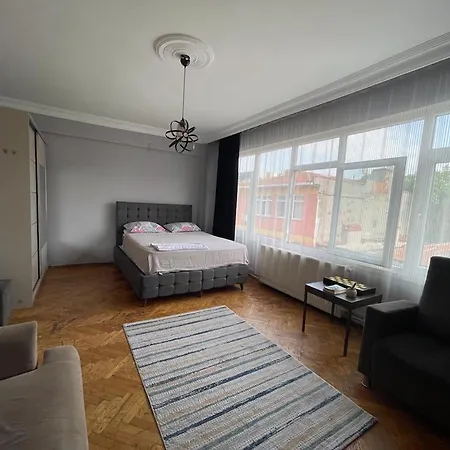 Kadikoy Merkezde Denize Yakin 3 Yatak Odali Daire Istanbul
