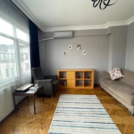 Kadikoy Merkezde Denize Yakin 3 Yatak Odali Daire Istambul