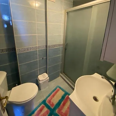 Kadikoy Merkezde Denize Yakin 3 Yatak Odali Daire *